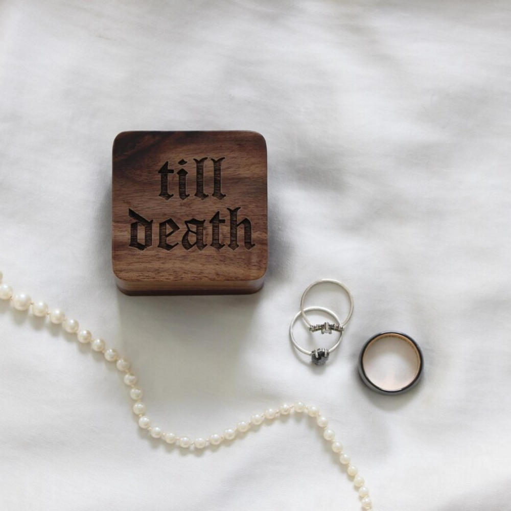 Engraved Walnut Ring Box Till  - đánh giá và giá Wood Ring Blank